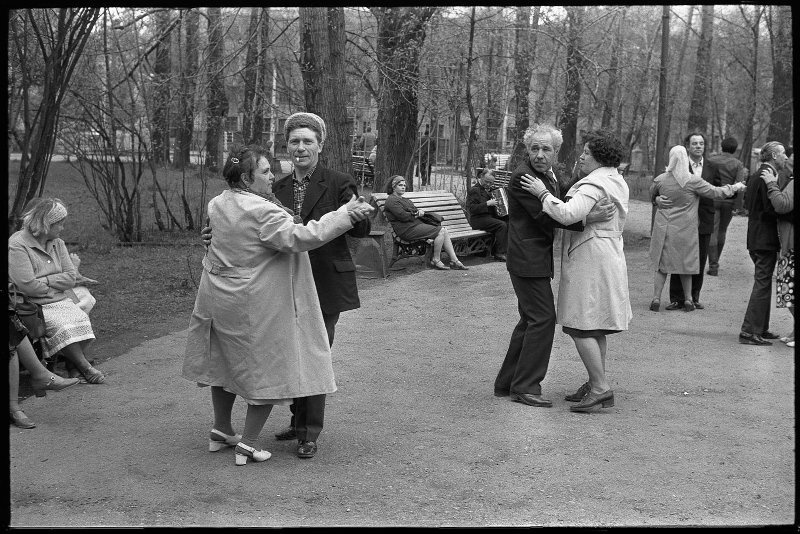 Танцы пенсионеров. Сад металлургов, 15 мая 1983, г. Новокузнецк