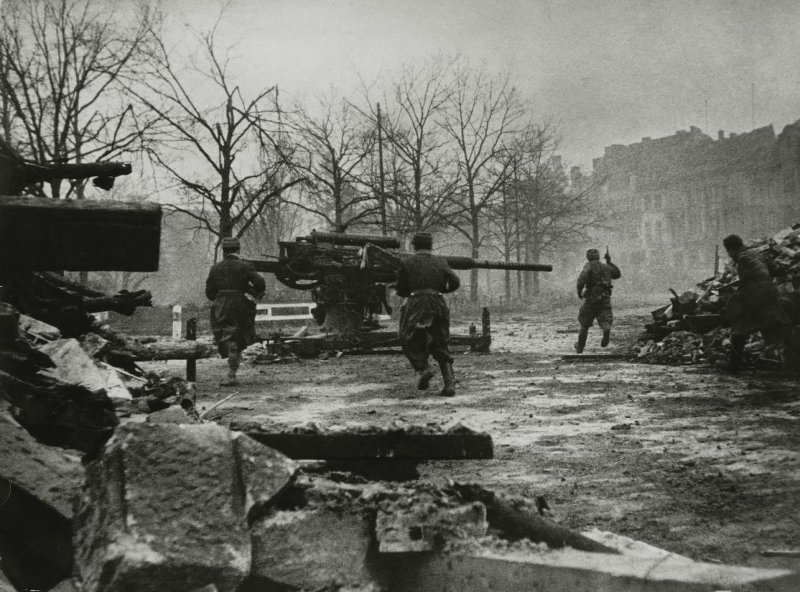 Уличный бой, 1944 год