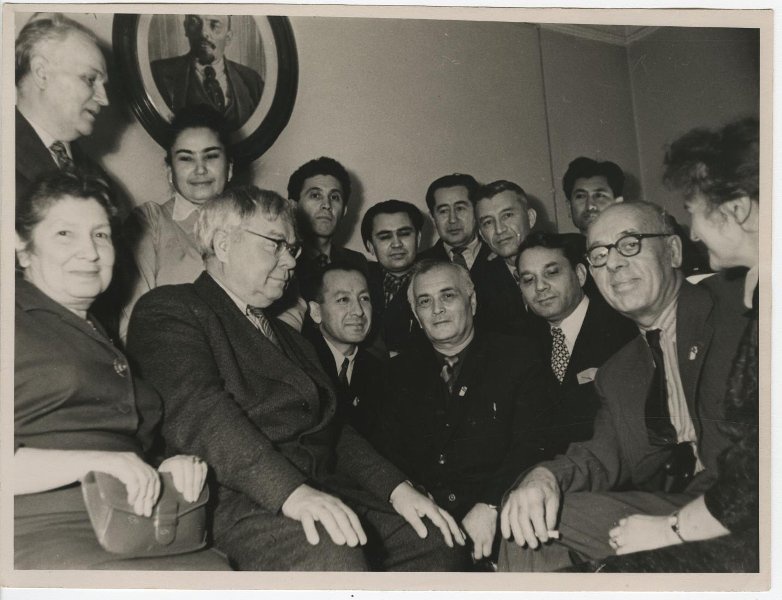 Фото "Писатель Всеволод Иванов в библиотеке им. Н. А. Некрасова", 1950 ...