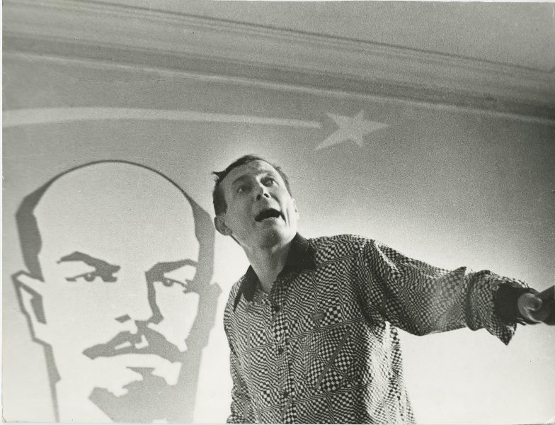Евгений Евтушенко читает поэму «Казанский университет», 1970 год, Татарская АССР, г. Казань. Видео «Евгений Евтушенко»,&nbsp;«Театр Эстрады – театр для всех» и выставка «СССР в 1970 году» с этой фотографией.