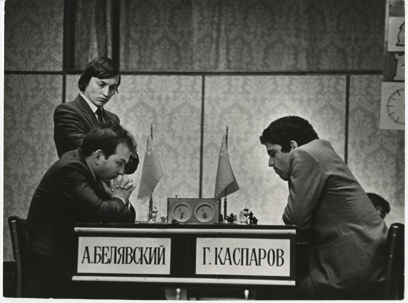Фото "«Как дела, претенденты?»", 1983 год, Великобритания, г. Лондон ...