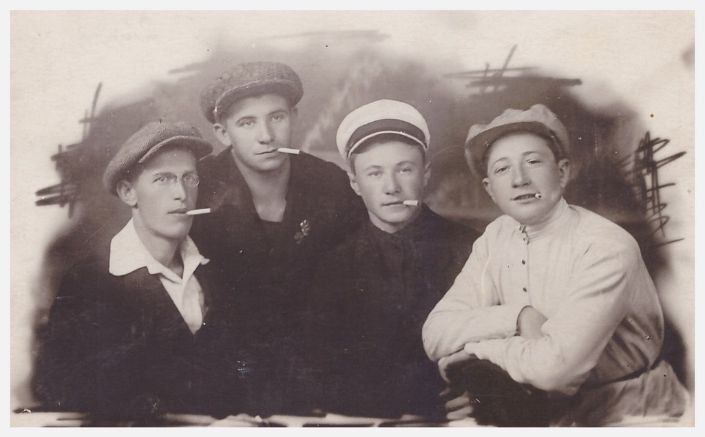 Двадцатилетние, 1930 год, г. Тула. Фотография из архива Елены Павловой.