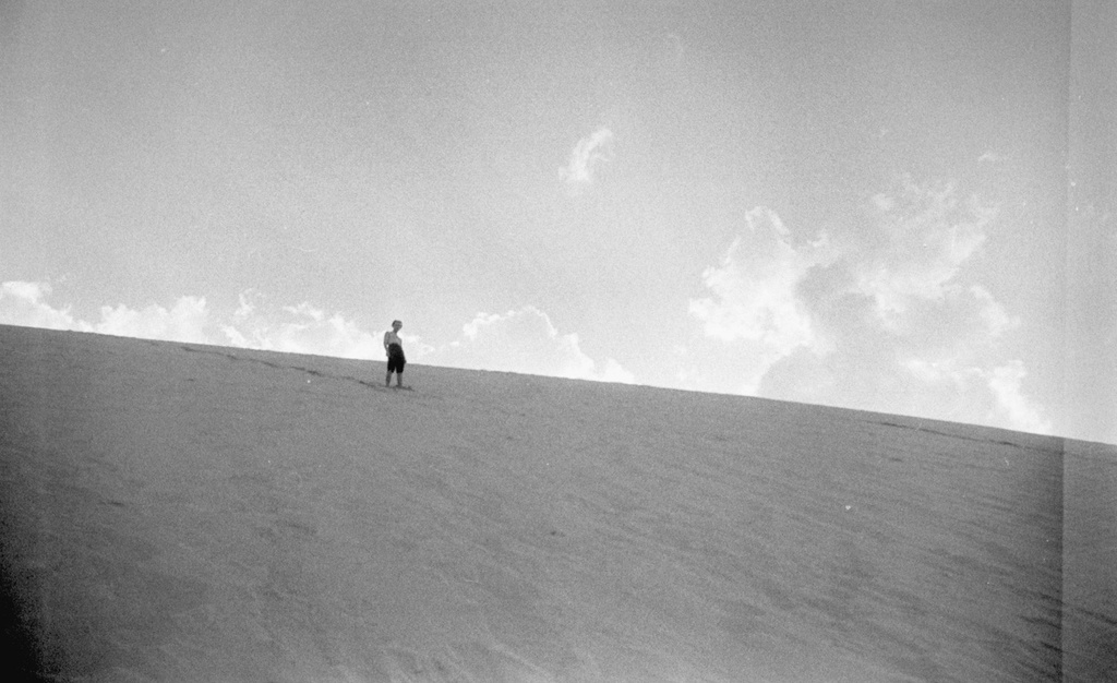 Песочные дюны, июнь - август 1963, Литовская ССР, Куршская коса, г. Нида. Выставка «В пустыне» с этой фотографией.