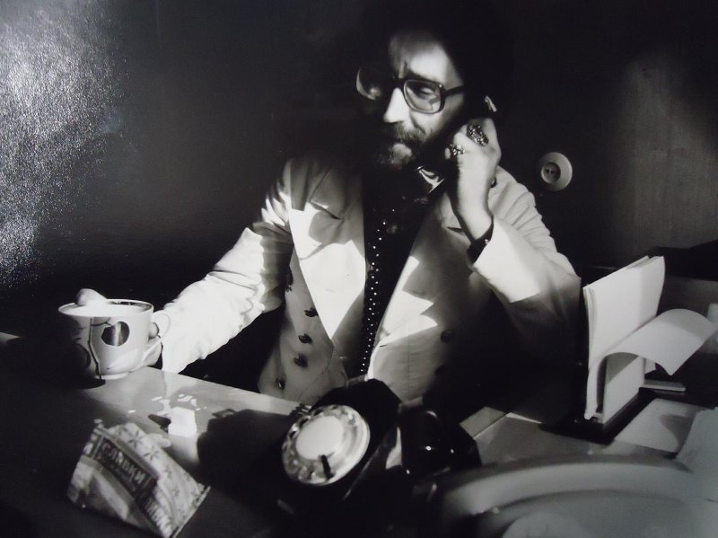 Юрий Шевчук, 1987 год, г. Москва. Концерт «ДДТ» на фирме «Мелодия».Выставка «Когда все были молодыми» с этой фотографией.