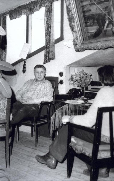Интервью, 1981 год. Слева – Илья Кабаков.Выставка «КАБАКОВ» с этой фотографией.