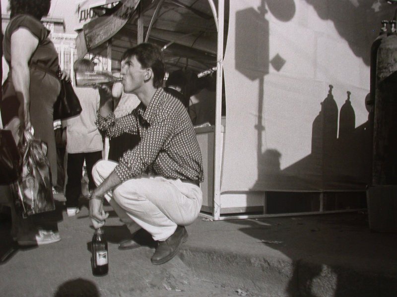 Москва, 1996, 1996 год, г. Москва. Выставка «Губит людей не пиво, губит людей вода!» и видеолекция «Игорь Мухин. Эпоха перемен» с этой фотографией.