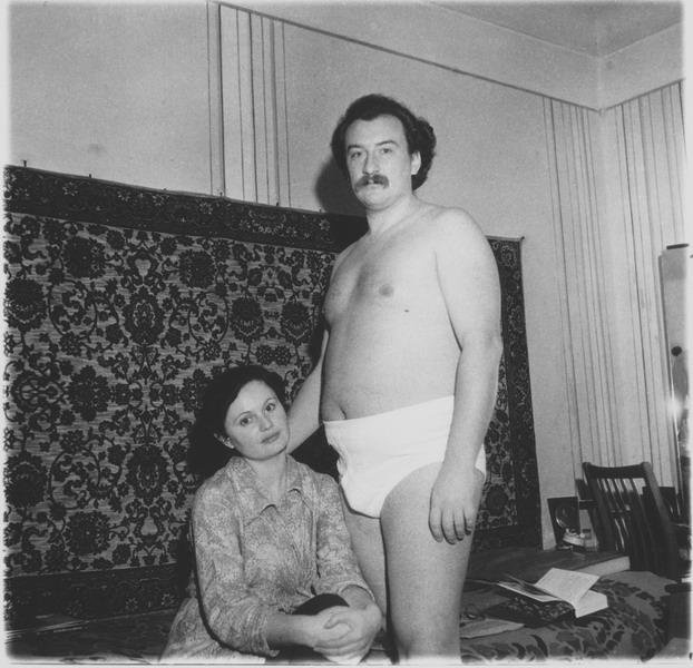 Семья, 1979 - 1984. Фото № 3.Выставки&nbsp;«В комнатах» и «Супруги ХХ века» с этой фотографией.