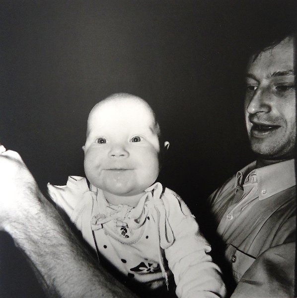 «...Осторожно! Дети», 1990-е, г. Самара. Фотография «Звезда самарской фотографии – Евгений Рябушко» с этой фотографией.
