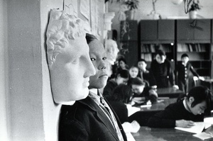 Интернат, 1990-е, Ямало-Ненецкий АО, с. Яр-Сале. Из серии «Ямало-Ненецкий автономный округ».Выставка «Дети 90-х» с этой фотографией.