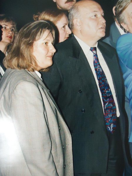 Юрий Лужков, 1991 - 1999. Рядом супруга Лужкова Елена Батурина.Видео «Лужков: соратник, мэр и муж» с этой фотографией.