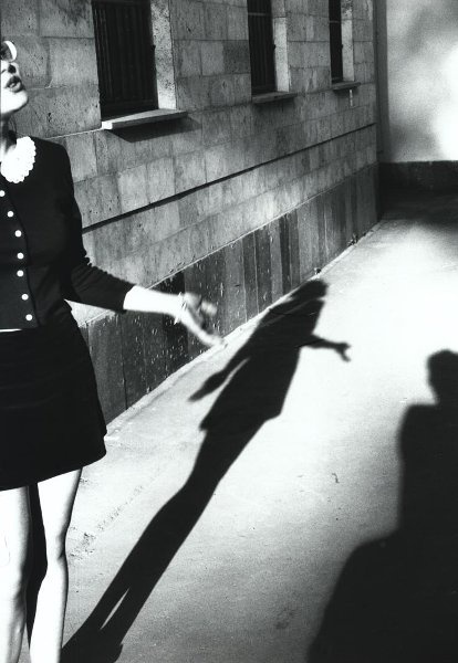 Девушка и тень, 1996 год, г. Москва. Выставка «Свет и тени» с этой фотографией.&nbsp;