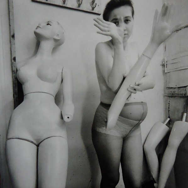 «Быть на сносях», 1990-е, г. Самара. Фотография «Звезда самарской фотографии – Евгений Рябушко» с этой фотографией.