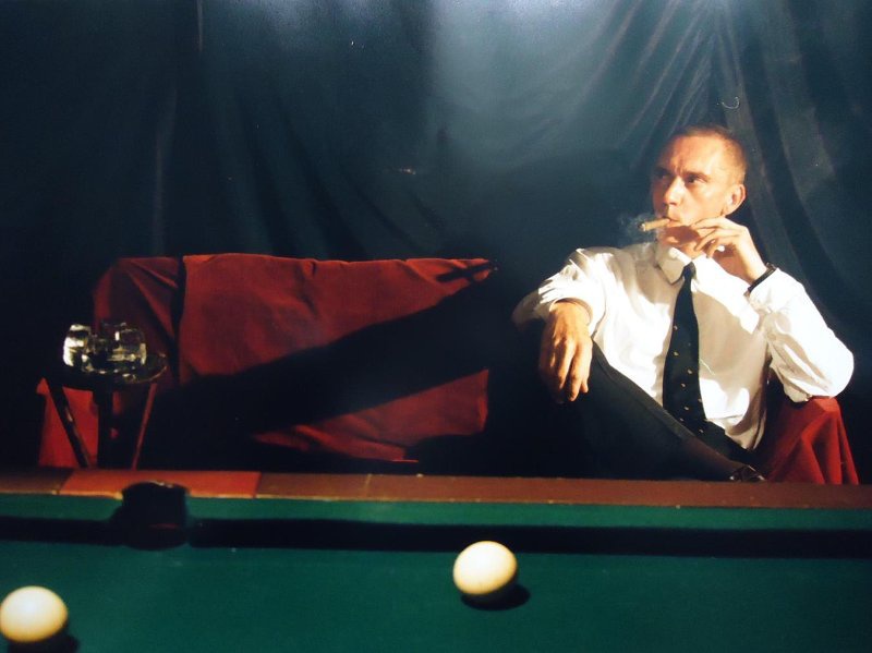 Владислав Мамышев-Монро в образе Владимира Маяковского, 1998 год. Выставка «Не Курить!» с этой фотографией.