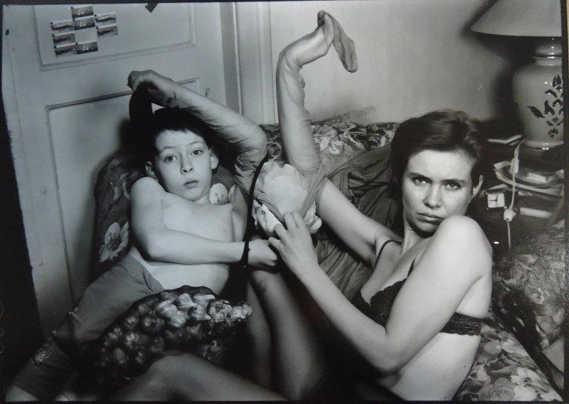 «... покрывать чулком...», 1990-е, г. Самара. Выставки&nbsp;«В комнатах», «Звезда самарской фотографии – Евгений Рябушко» с этой фотографией.&nbsp;