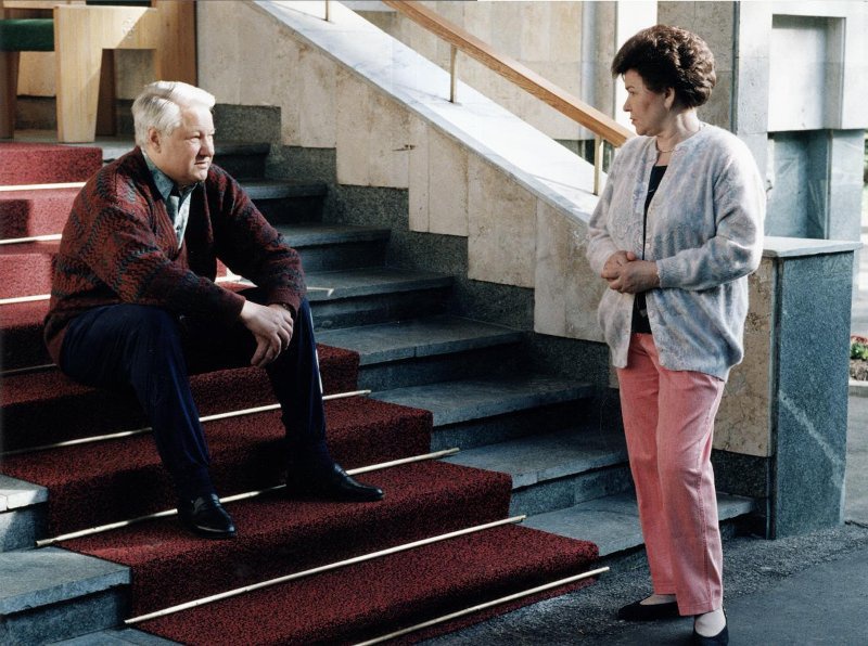Борис Николаевич и Наина Иосифовна Ельцины, 1993 год, Тверская обл., Завидово. Видео «Говорит Ельцин», «Полвека с политиком» с этой фотографией.