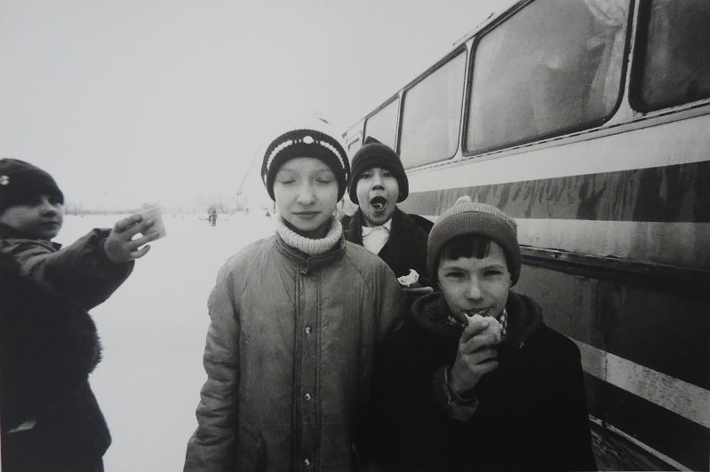 «...Осторожно! Дети», 1990-е, г. Самара. Выставка «Вкусно и сладко! Съедим без остатка!» с этой фотографией.