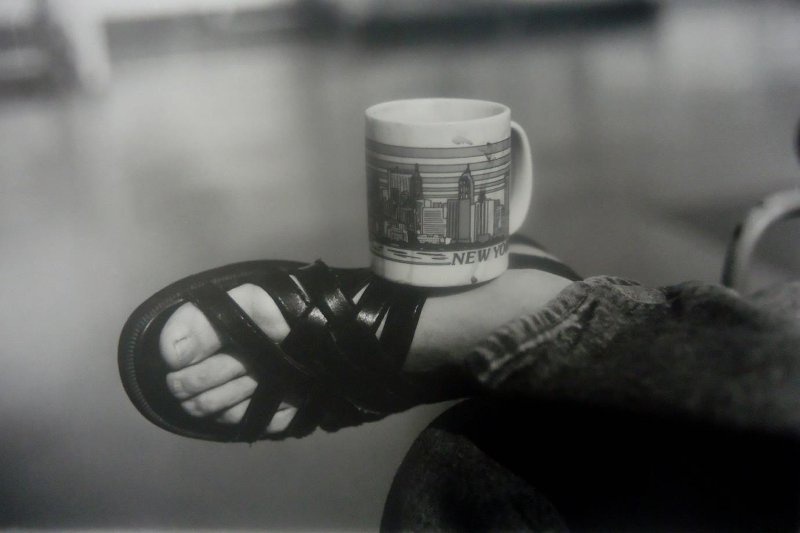 «Столик на одного», 1993 год. Выставка «На лето – босоножки» с этой фотографией.