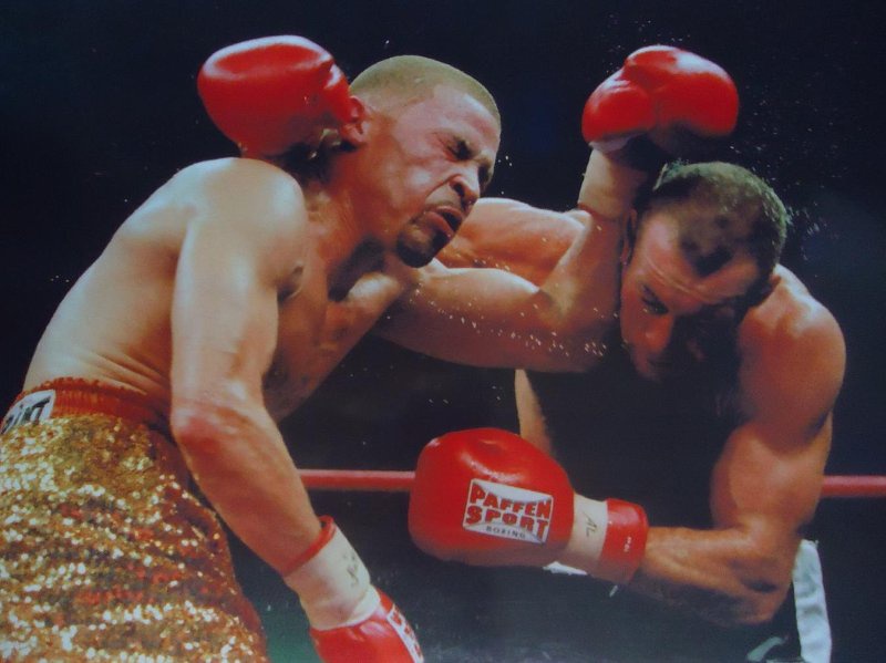 Из серии «Спорт». Бокс, 1990 - 1997. Выставка «Бокс!» с этой фотография.