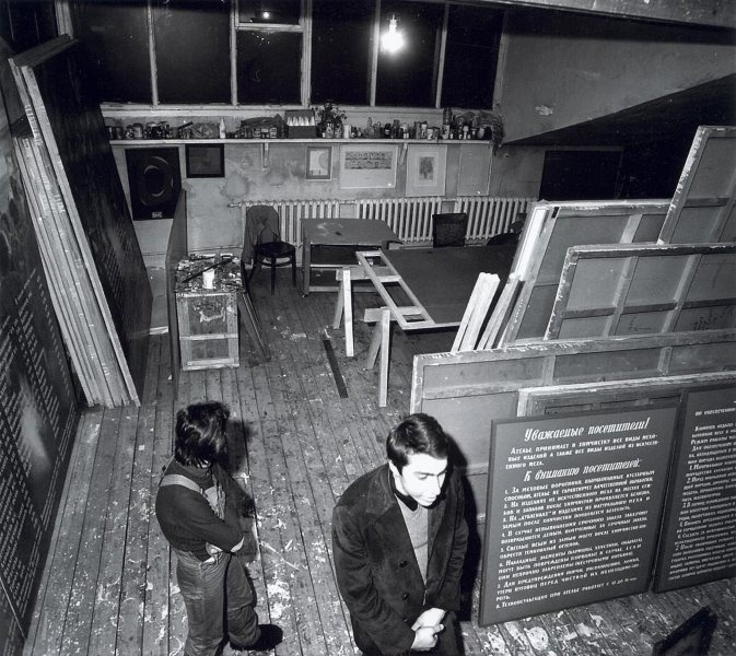 Московская студия Ильи Кабакова, 1980-е, г. Москва. Выставка «КАБАКОВ» с этой фотографией.