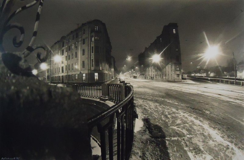 Санкт-Петербург, 1995 год, г. Санкт-Петербург. Фото № 4.Выставки&nbsp;«Настроение – Петербург»,&nbsp;«Ночь, улица, фонарь, аптека...» с этим снимком. 