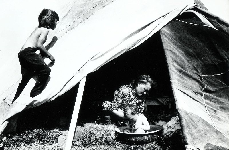 Фото В ненецком чуме, 1990-е, Ямало-Ненецкий АО - История России в