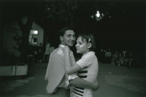 Краснодар, 1998, 1998 год, Краснодарский край, г. Краснодар. Фото № 16.Выставки «Трудные. Веселые. Свободные. 90-е!»,&nbsp;"Игорь Мухин. «Москва – Анапа – Краснодар»", «Танцуют все!» с этой фотографией.