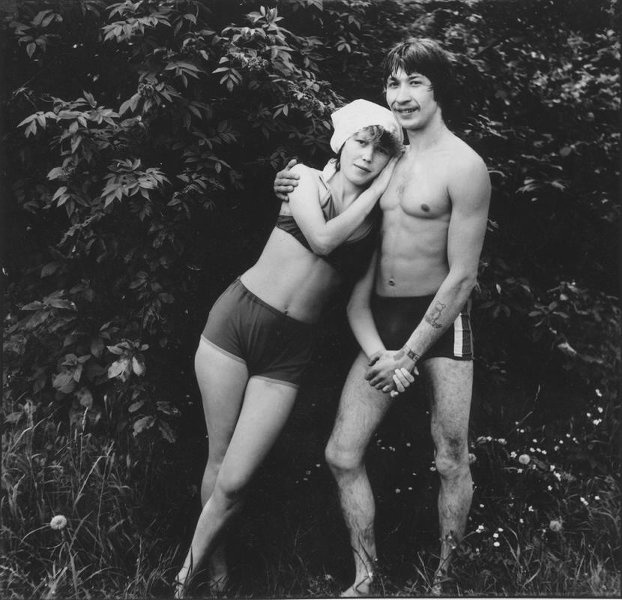 Из цикла «Отношение», 1980-е, г. Новокузнецк. Фото № 35.Выставка «Кузбасс» с этой фотографией.