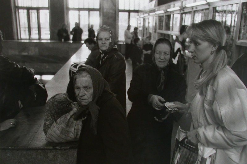 Москва, 1997, 1997 год, г. Москва. Выставка «Трудные. Веселые. Свободные. 90-е!» с этой фотографией.