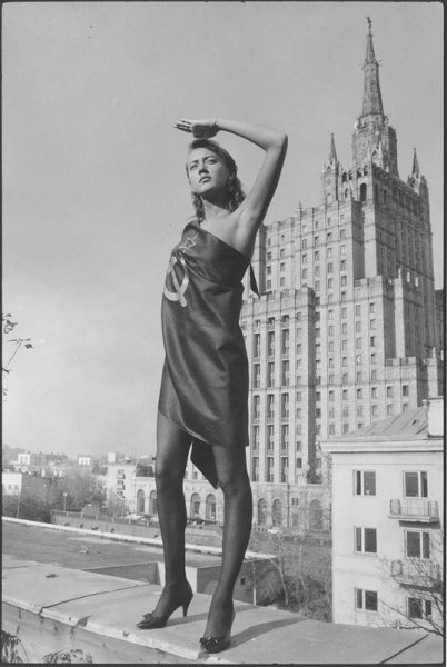 «Дефиле», 1987 год, г. Москва. Выставка: «10 лучших фотографий Сергея Борисова» с этой фотографией.