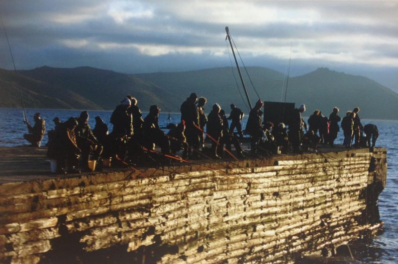 Рыбаки в бухте Нагаева. Охотское море, 1996 год, г. Магадан