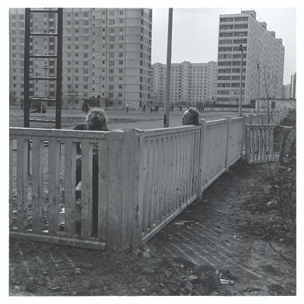 «Головы (Heads. Moscow. 1985)», 1985 год, г. Москва. Выставка «15 лучших фотографий Бориса Савельева» с этой фотографией.