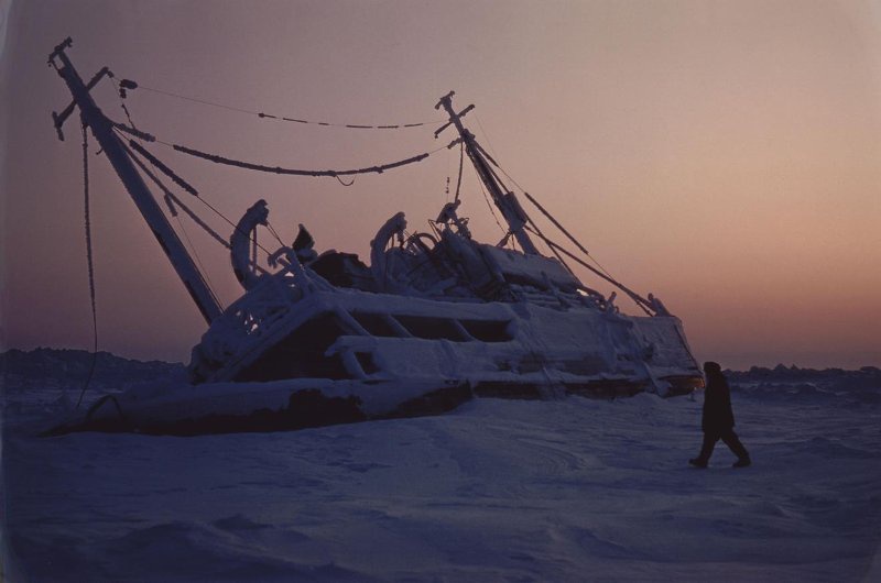 Восточно-Сибирское море. Гидрографическое судно «Иней», 1986 год. Выставка «15 лучших фотографий Сергея Бурасовского» с этой фотографией.&nbsp;