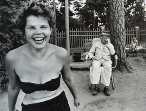Бикини, 1959 год, г. Москва. Выставки&nbsp;«Купальный сезон» и «Москва в фотообъективе Уильяма Кляйна» с этой фотографией.