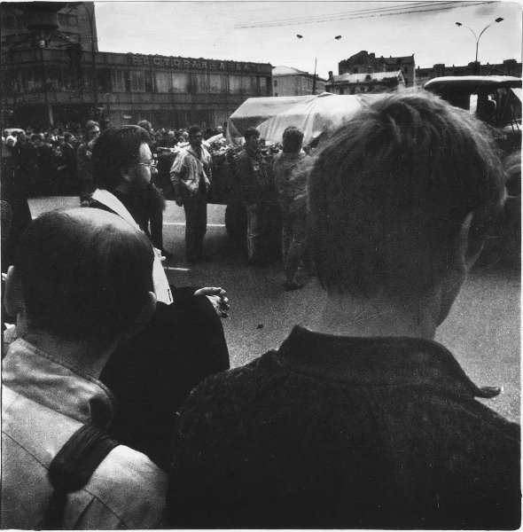 27 августа 1991. 24 Августа 1991 года похороны. Траурный митинг 24 августа 1991 года. Август 1991г Москва картинки.