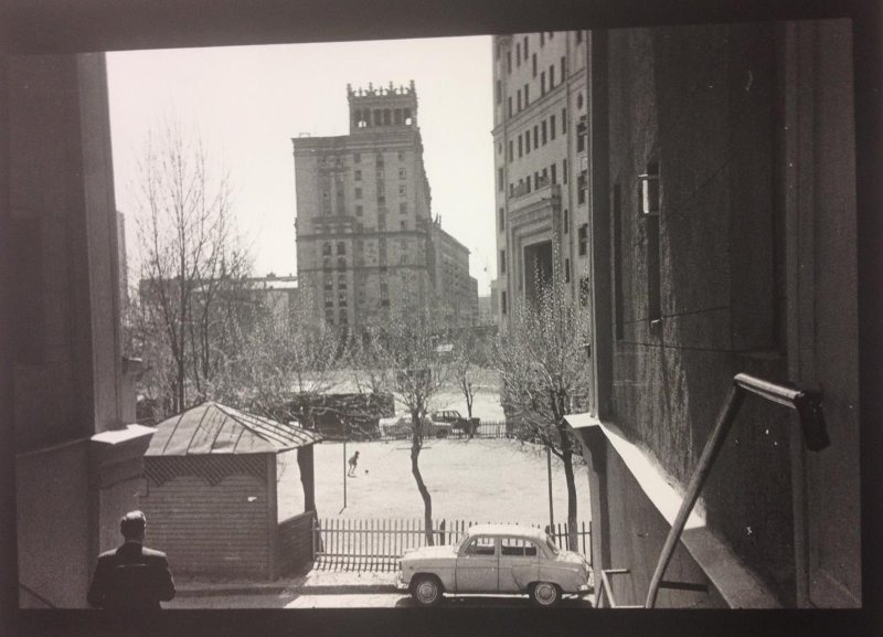 Во дворе, 1971 год, г. Москва. Сейчас улица Новый Арбат.Выставка «Жизнь на Новом Арбате» с этой фотографией.&nbsp;