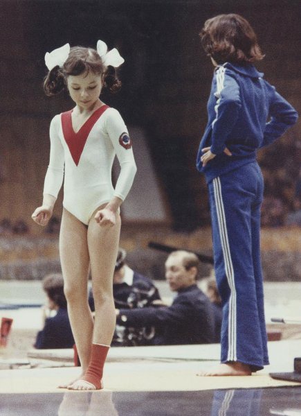 Перед прыжком. Ольга Бичерова, 1978 год, г. Москва. Будущая абсолютная чемпионка мира по спортивной гимнастике.