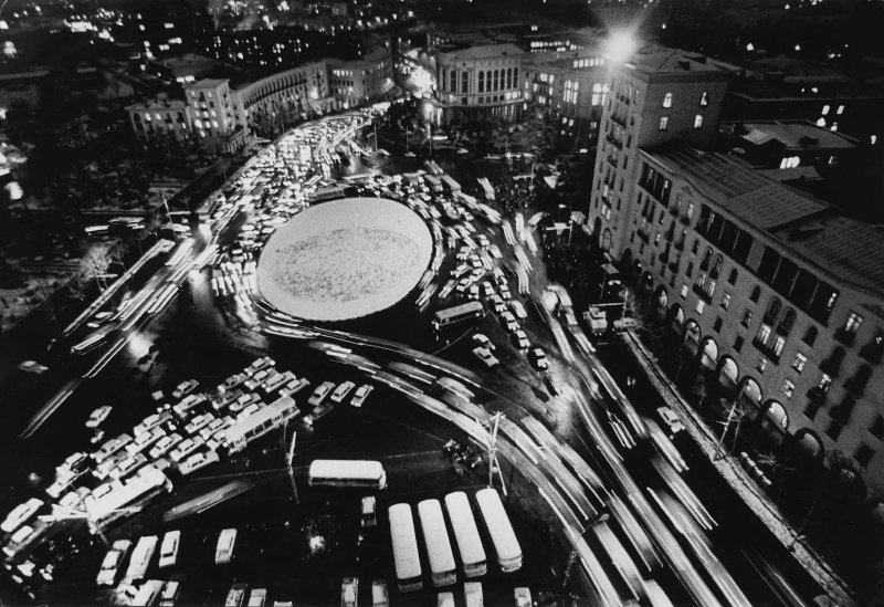 Тбилиси, 1970-е, Грузинская ССР, г. Тбилиси. Выставки&nbsp;«საქართველო ლამაზო»,&nbsp;«Союз нерушимый республик свободных: 15 республик СССР и их 15 столиц»&nbsp;и «Мягкий свет фонарей» с этой фотографией. 
