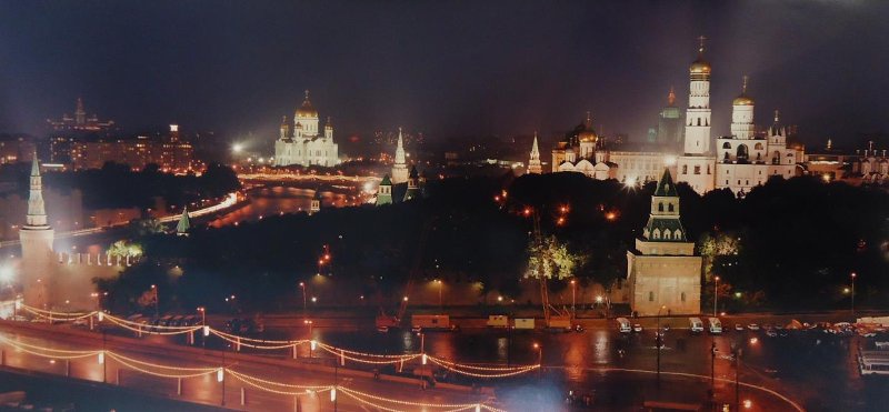 Московский Кремль с Храмом Христа Спасителя, сентябрь 1997, г. Москва. Выставки&nbsp;«Москва праздничная», «Единство разнообразия» с этой фотографией.