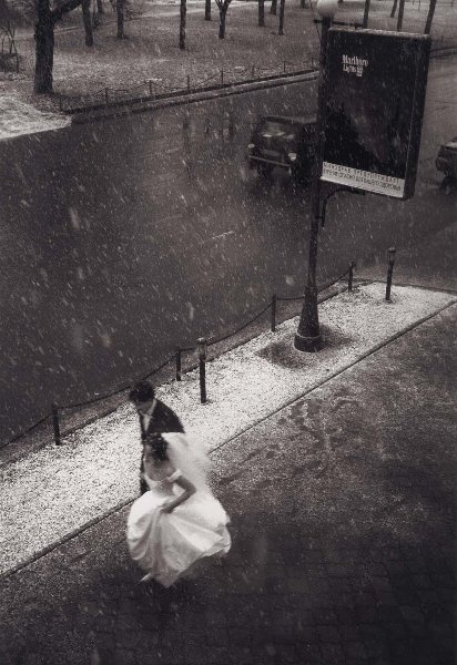 Первый снег, 1990 год, г. Москва. Выставка «10 лучших свадебных фотографий»&nbsp;и&nbsp;видео «Про любовь» с этой фотографией.