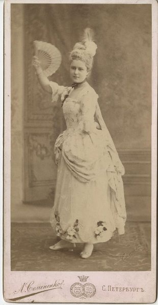 Портрет женщины с веером, 1900-е, г. Санкт-Петербург