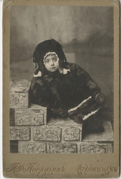 Детский портрет, 1900-е, г. Архангельск. Выставка «Нам не страшны мороз и вьюга» с этой фотографией.