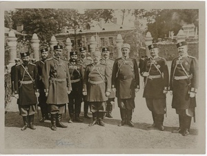Полицейские у решетки Михайловского сада, 19 августа 1907, г. Санкт-Петербург. Выставка: «Соблюдайте правила!» с этой фотографией.Торжественное открытие и освящение храма Воскресения Христова (Спаса на крови).