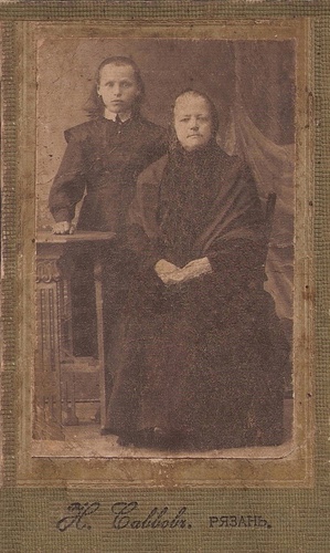 Прасковья Тапильская (слева), 1 января 1913 - 1 декабря 1915, г. Рязань