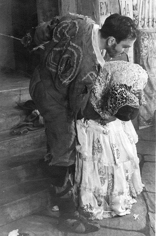 Финал оперы Жоржа Бизе «Кармен» в постановке Константина Станиславского, 1935 год. Выставка «Театр Станиславского. Жизнь в искусстве» с этой фотографией.