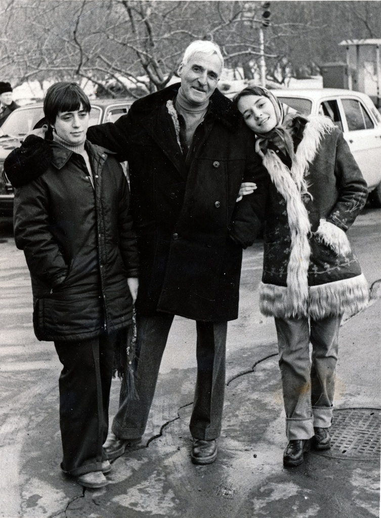 Фото "Константин Симонов с дочерьми Саней и Катей", 1978 - 1979 ...