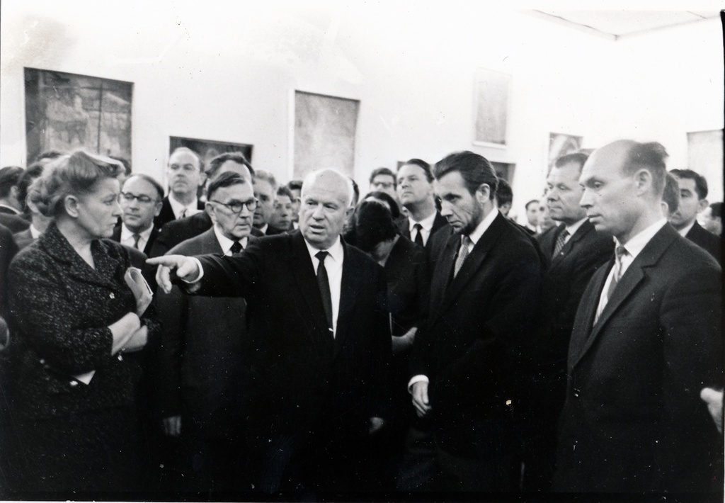 Никита Хрущев и Екатерина Фурцева на выставке в Манеже, 1962 год, г. Москва