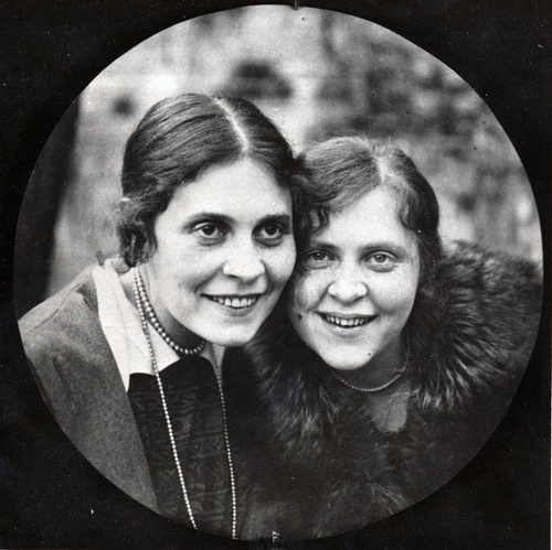 Лиля Брик с сестрой Эльзой Триоле, 1918 год