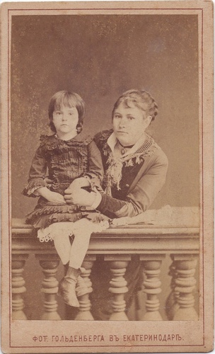 Портрет женщины с дочерью, 1884 год, Кубанская обл., г. Екатеринодар