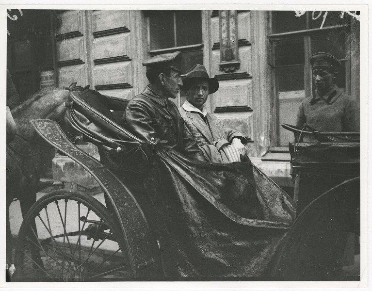 Комиссар продотряда, 1918 год, г. Москва. Выставка «Транспорт прошлого. "Карету мне, карету!"» с этой фотографией.