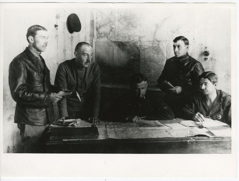 Иероним Уборевич в полевом штабе, 1919 - 1920. Иероним Уборевич – в центре.&nbsp;